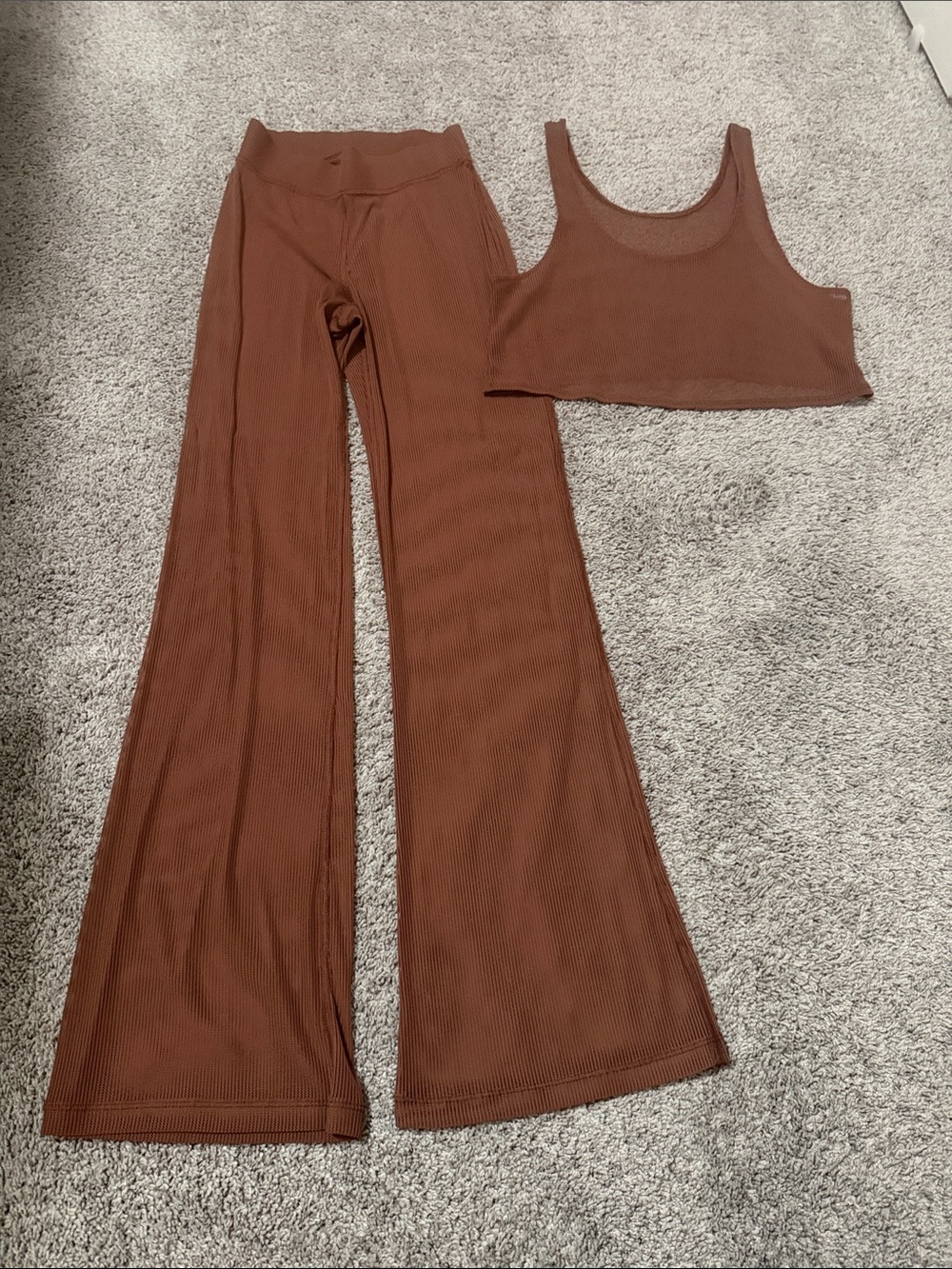 ALO Yoga Striped Mesh Tropical Nights Tank & Flare Pant in chestnut - Picture 4 of 10